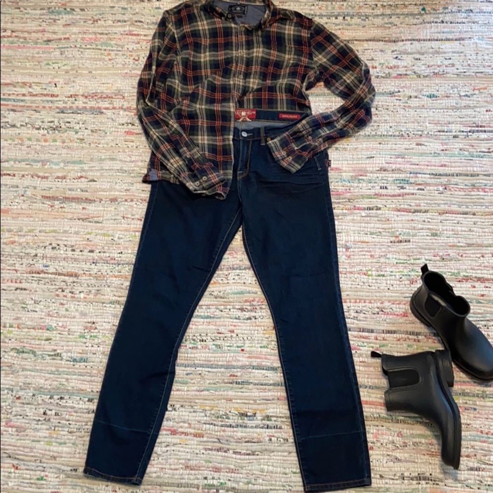 Dark wash skinny jeans